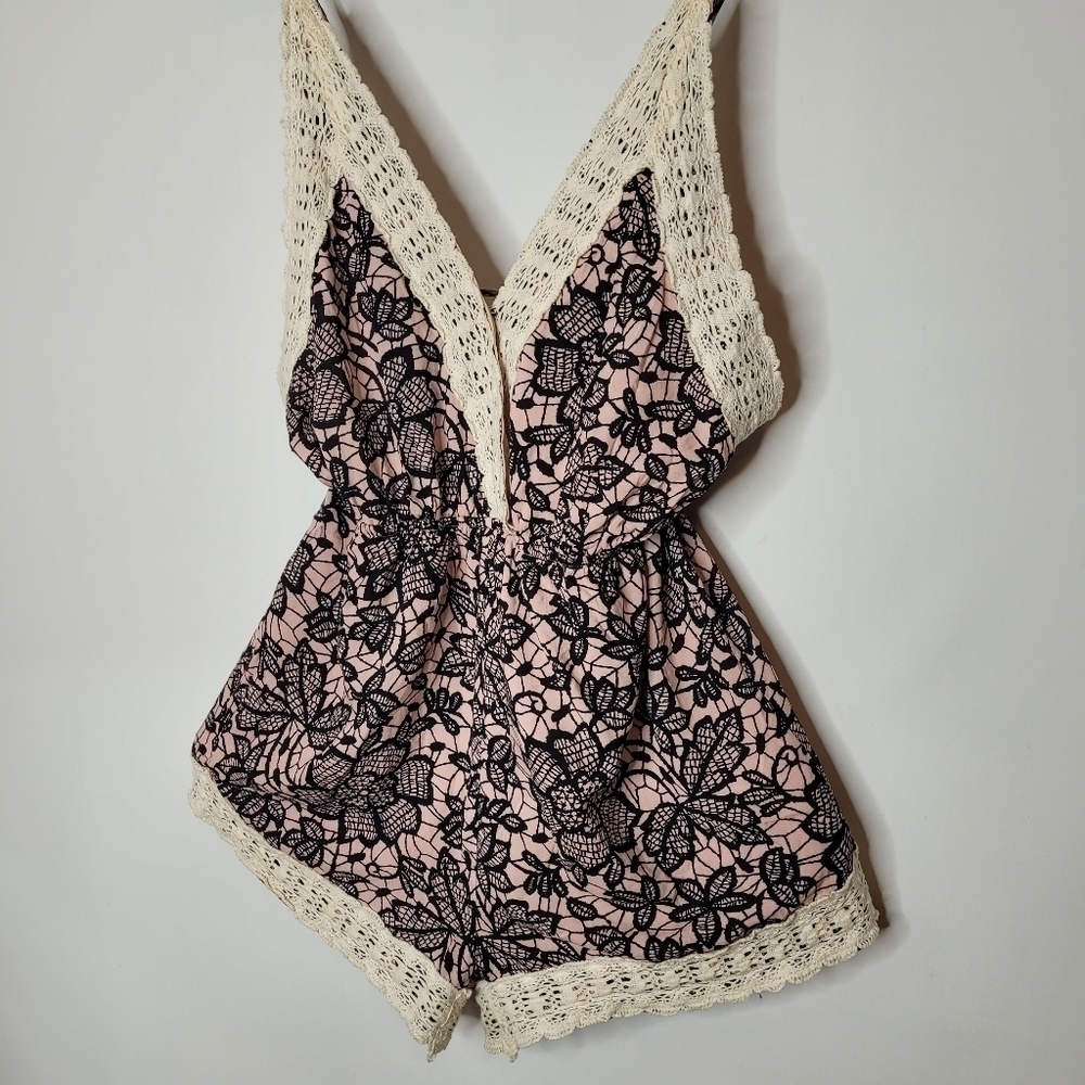 Win-Win Apparel Pink Floral Lace Knit Romper